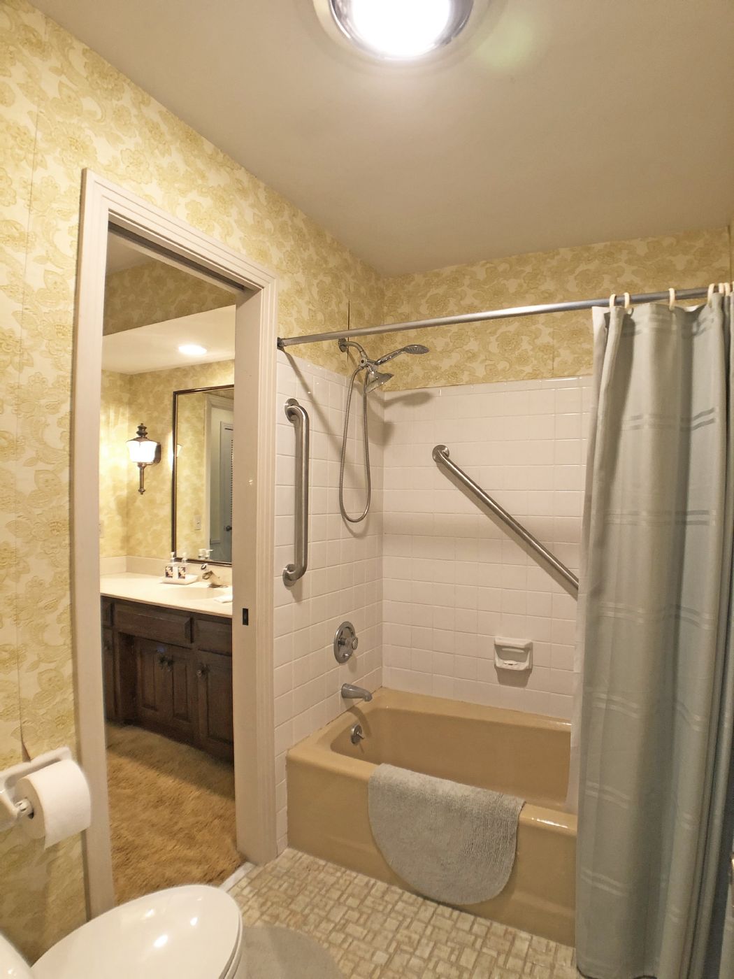 Hall Bath Connects to Bedroom2 Hall Bath Connects to Bedroom2